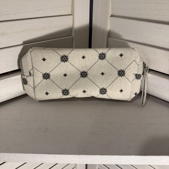 Geometric Diamond Print Pouch – NWT, 100% Polyester - Picture 2 of 2